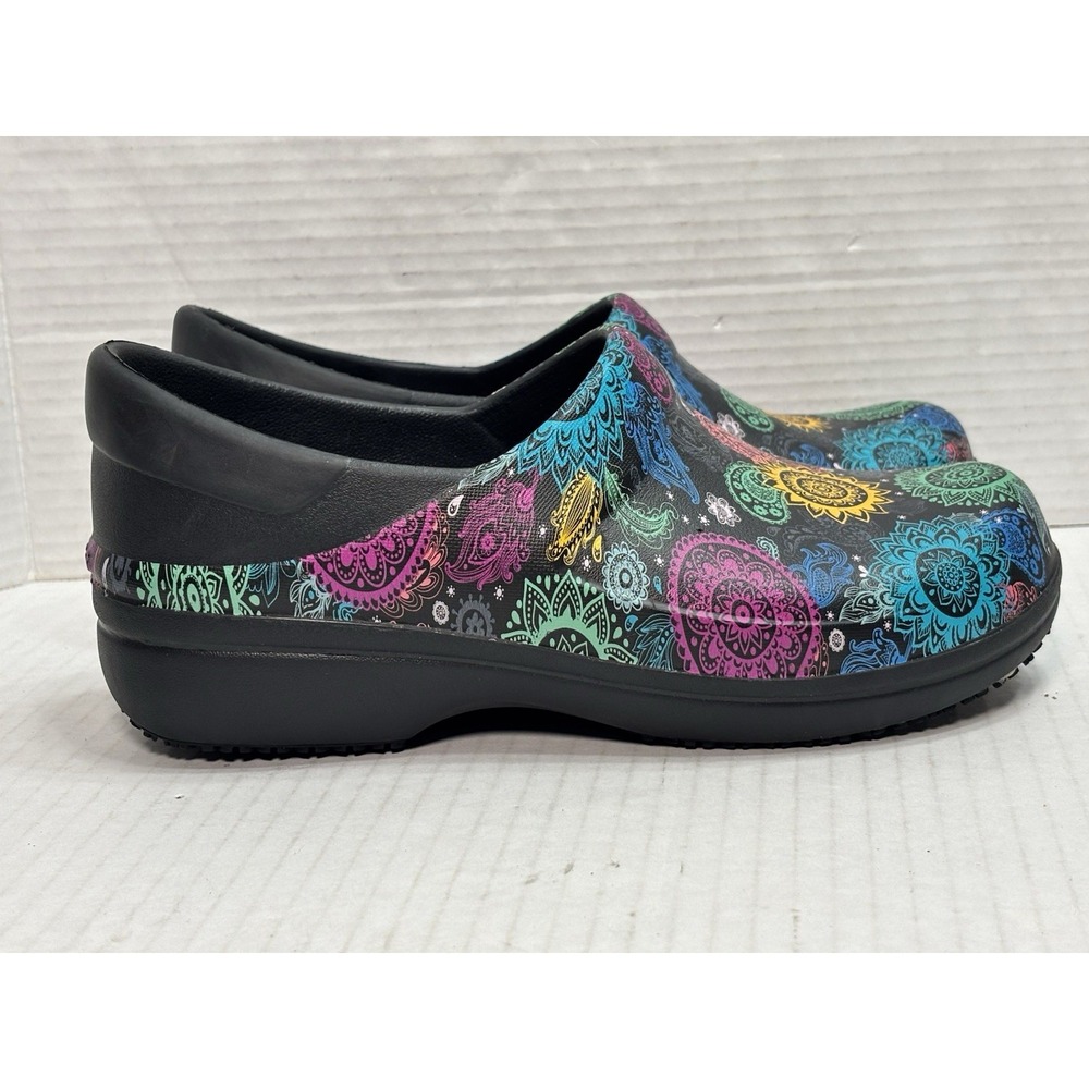 Crocs Neria Pro II Paisley Work‎ Clogs Slip Resistant Nurse Womens 8